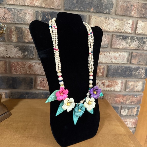Vintage NOS Wooden Carved Tropical Flower Statement Necklace - Picture 4 of 5